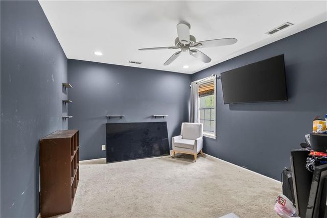 7209 N Woodland Avenue, Gladstone, MO 64118