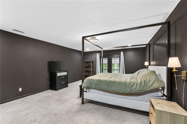7209 N Woodland Avenue, Gladstone, MO 64118