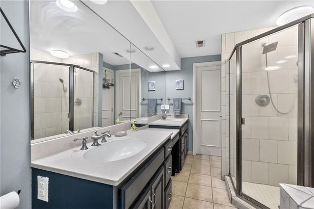 7209 N Woodland Avenue, Gladstone, MO 64118