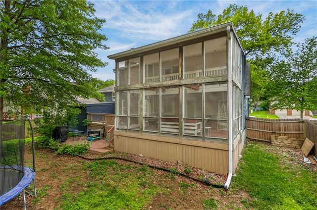 7209 N Woodland Avenue, Gladstone, MO 64118