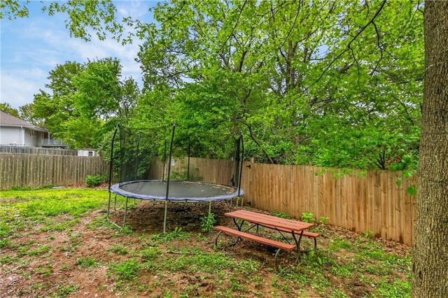 7209 N Woodland Avenue, Gladstone, MO 64118