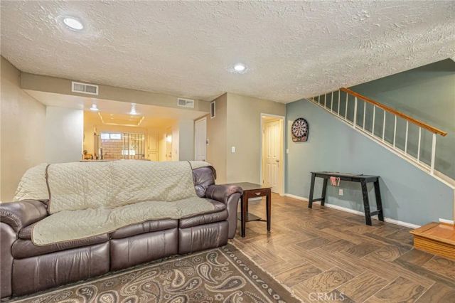 8633 Balboa 2, Northridge, CA 91325