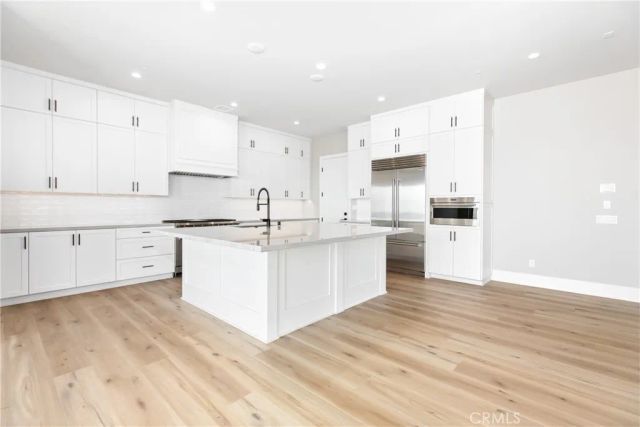 127 Oakstone, Irvine, CA 92618