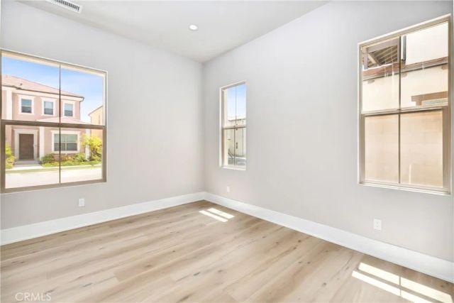 127 Oakstone, Irvine, CA 92618