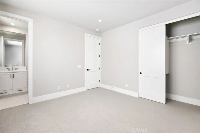 127 Oakstone, Irvine, CA 92618