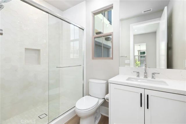 127 Oakstone, Irvine, CA 92618