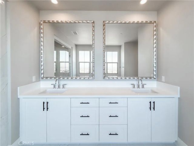 127 Oakstone, Irvine, CA 92618