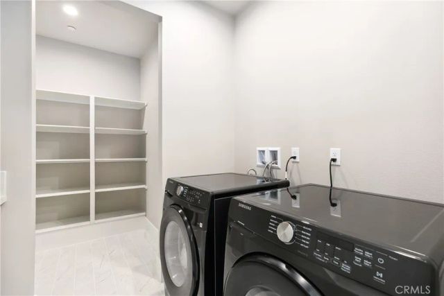 127 Oakstone, Irvine, CA 92618