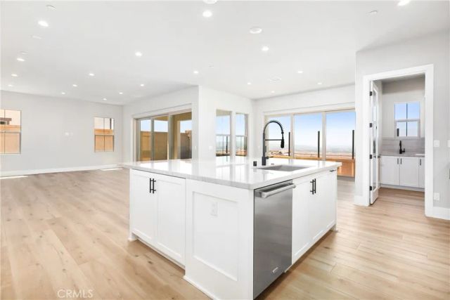 127 Oakstone, Irvine, CA 92618