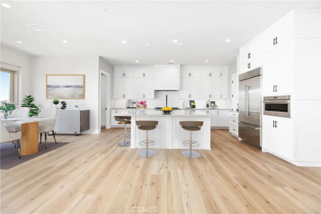 127 Oakstone, Irvine, CA 92618