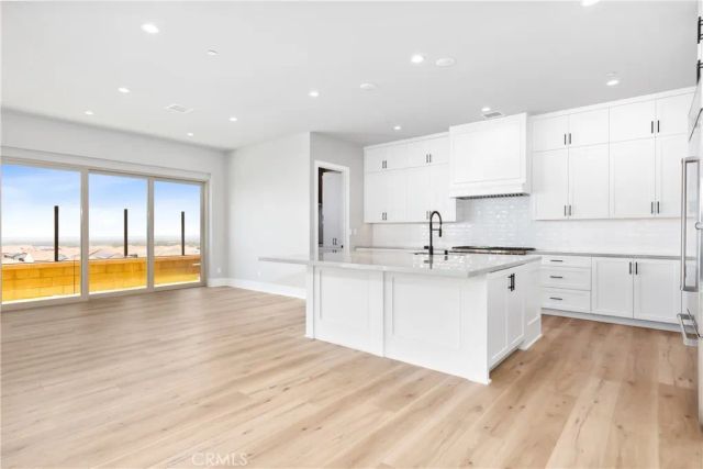 127 Oakstone, Irvine, CA 92618