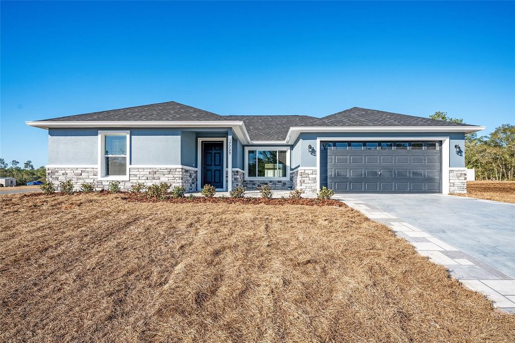 Image 1 of property listing at 161 BAY ROAD, Ocklawaha, FL 32179