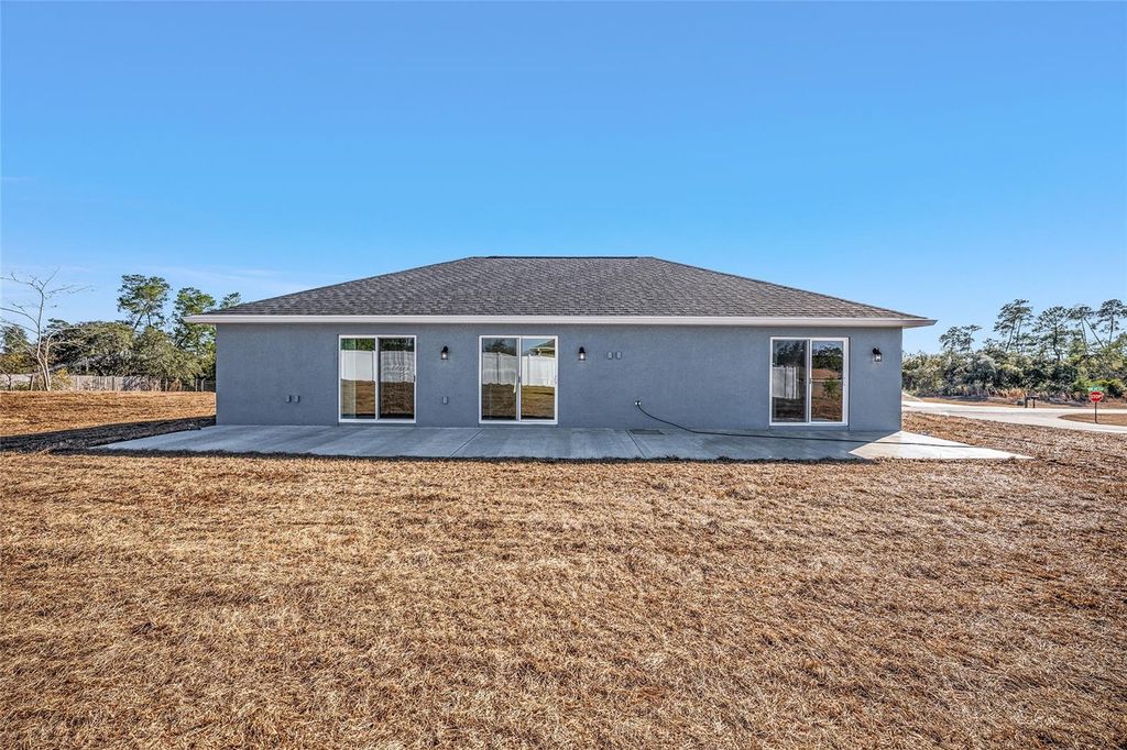 Image 11 of property listing at 161 BAY ROAD, Ocklawaha, FL 32179