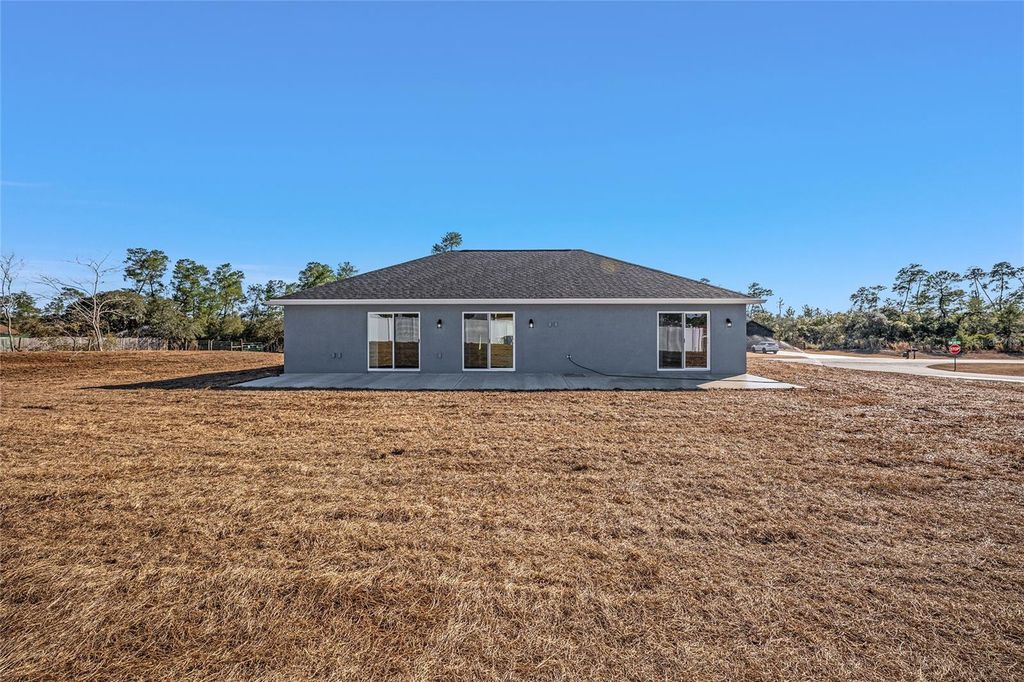 Image 12 of property listing at 161 BAY ROAD, Ocklawaha, FL 32179