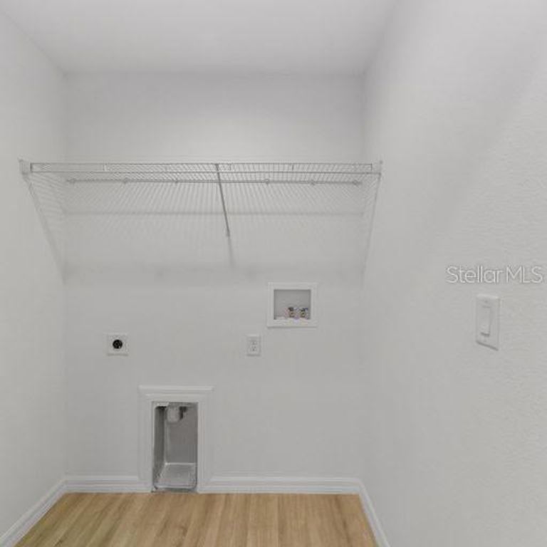 Image 27 of property listing at 161 BAY ROAD, Ocklawaha, FL 32179