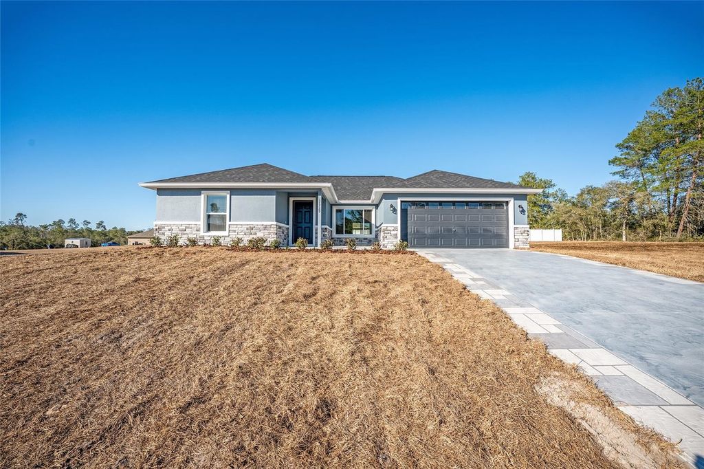 Image 5 of property listing at 161 BAY ROAD, Ocklawaha, FL 32179