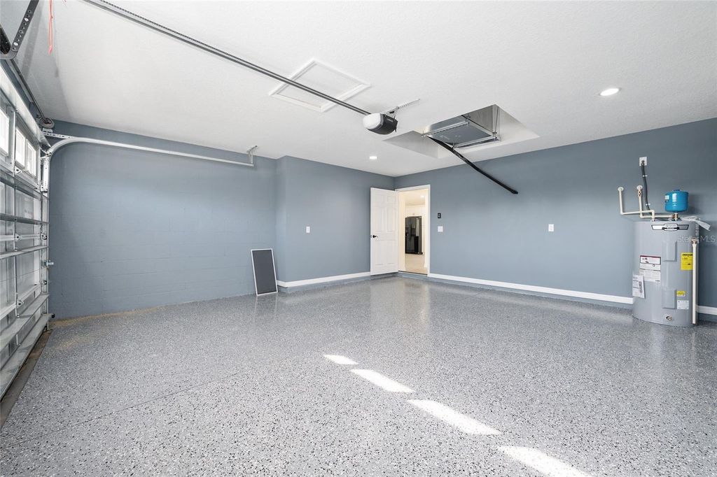 Image 10 of property listing at 161 BAY ROAD, Ocklawaha, FL 32179