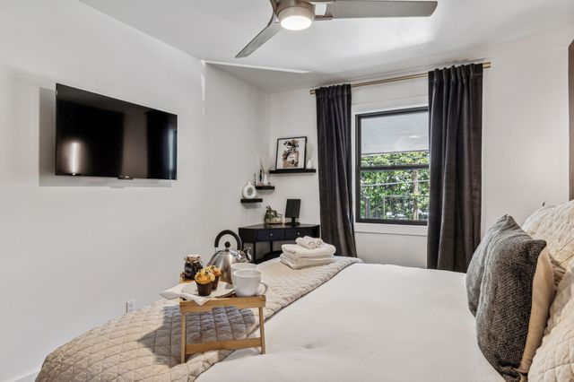 806 18th Ave S Apt 207, Nashville, TN 37203