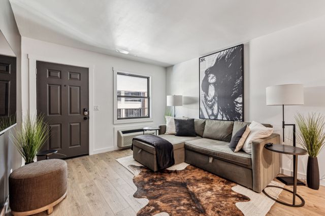 806 18th Ave S Apt 207, Nashville, TN 37203