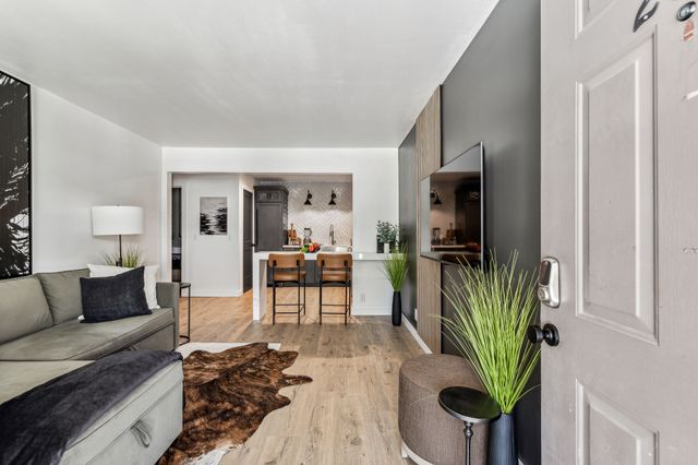806 18th Ave S Apt 207, Nashville, TN 37203
