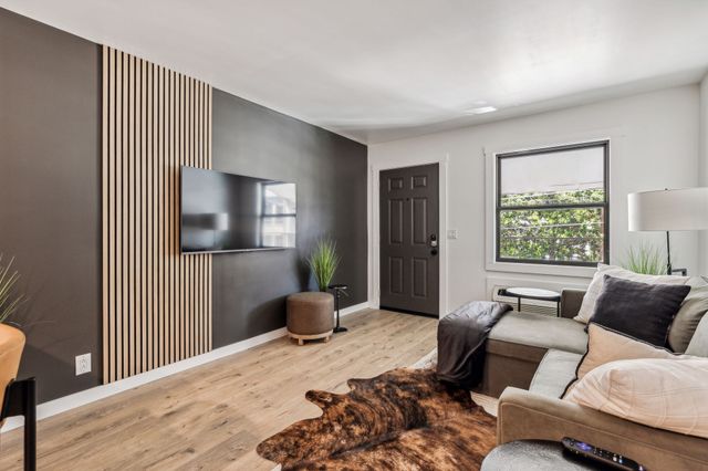 806 18th Ave S Apt 207, Nashville, TN 37203