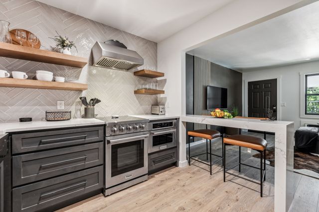 806 18th Ave S Apt 207, Nashville, TN 37203