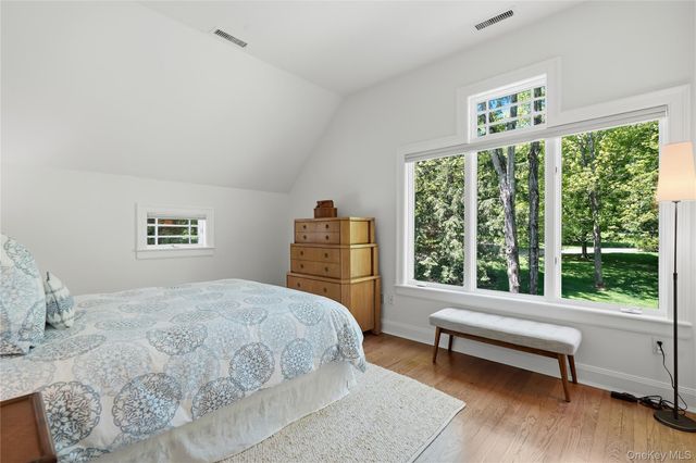 22 Petersville Road, Mount Kisco, NY 10549