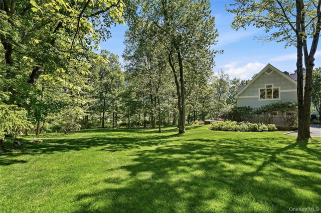22 Petersville Road, Mount Kisco, NY 10549