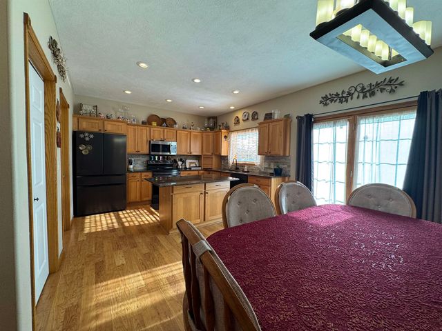 13 NW 30th St, Minot, ND 58703