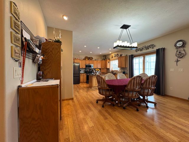 13 NW 30th St, Minot, ND 58703