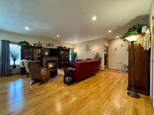 13 NW 30th St, Minot, ND 58703