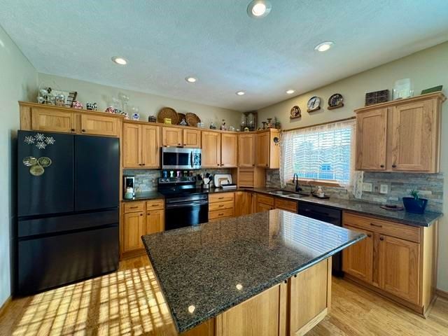 13 NW 30th St, Minot, ND 58703