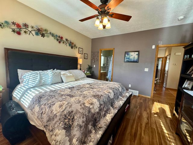 13 NW 30th St, Minot, ND 58703
