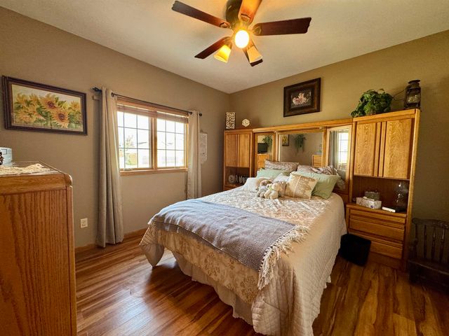 13 NW 30th St, Minot, ND 58703