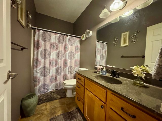 13 NW 30th St, Minot, ND 58703