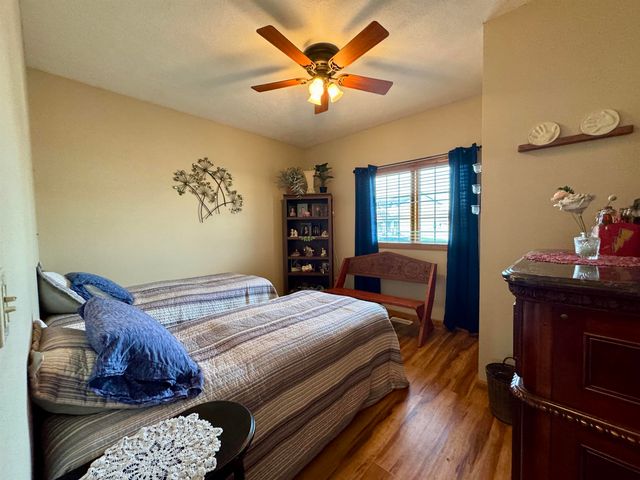13 NW 30th St, Minot, ND 58703