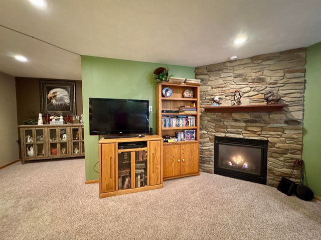 13 NW 30th St, Minot, ND 58703