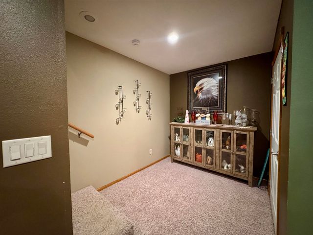 13 NW 30th St, Minot, ND 58703