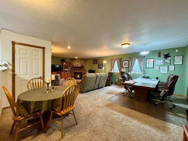 13 NW 30th St, Minot, ND 58703
