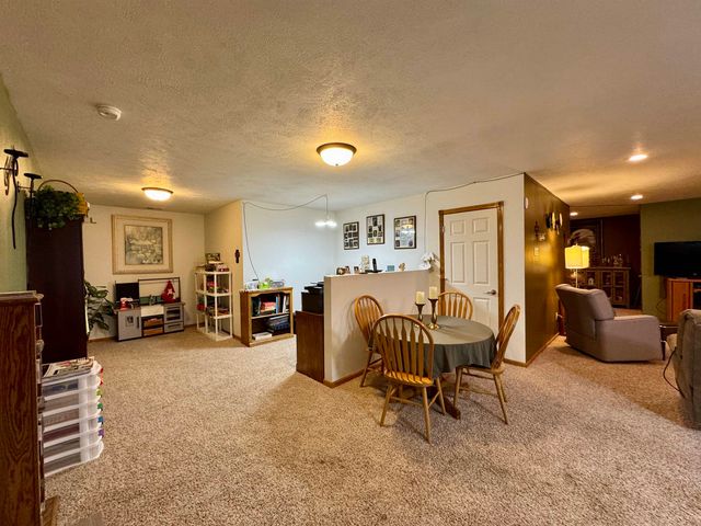 13 NW 30th St, Minot, ND 58703