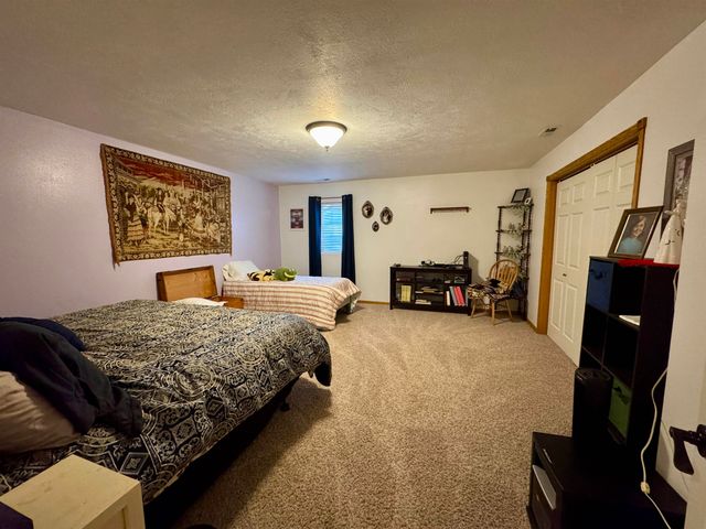 13 NW 30th St, Minot, ND 58703