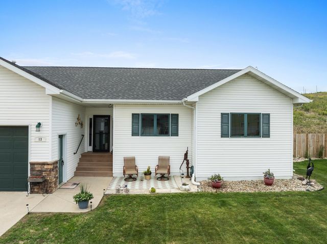 13 NW 30th St, Minot, ND 58703
