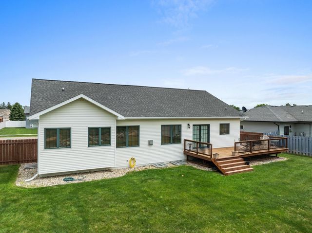 13 NW 30th St, Minot, ND 58703