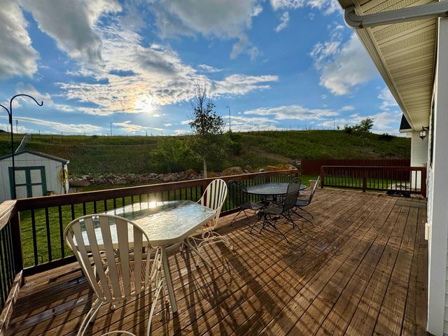 13 NW 30th St, Minot, ND 58703