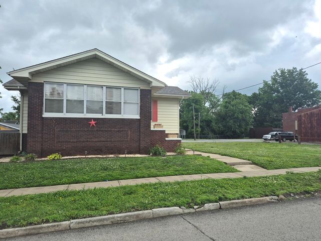 502 N Jackson Street, Harrisburg, IL 62946