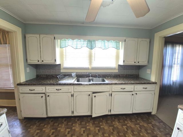 502 N Jackson Street, Harrisburg, IL 62946