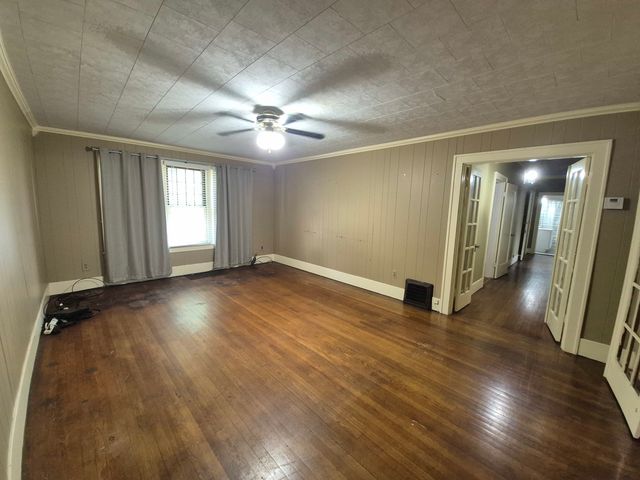 502 N Jackson Street, Harrisburg, IL 62946