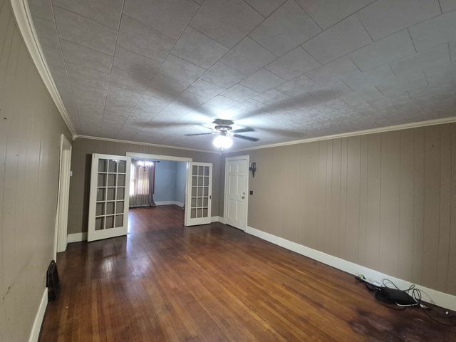 502 N Jackson Street, Harrisburg, IL 62946