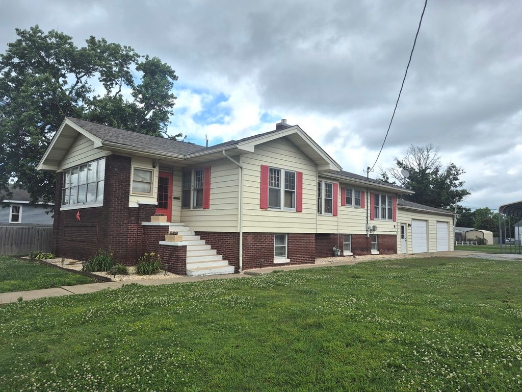 502 N Jackson Street, Harrisburg, IL 62946