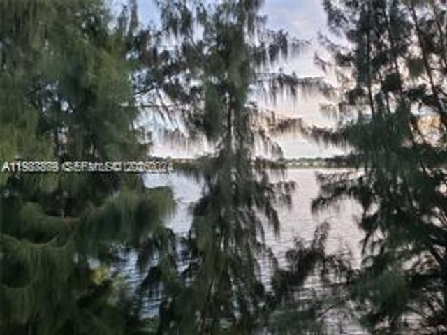 468 NE 206th Ln 107, Miami, FL 33179